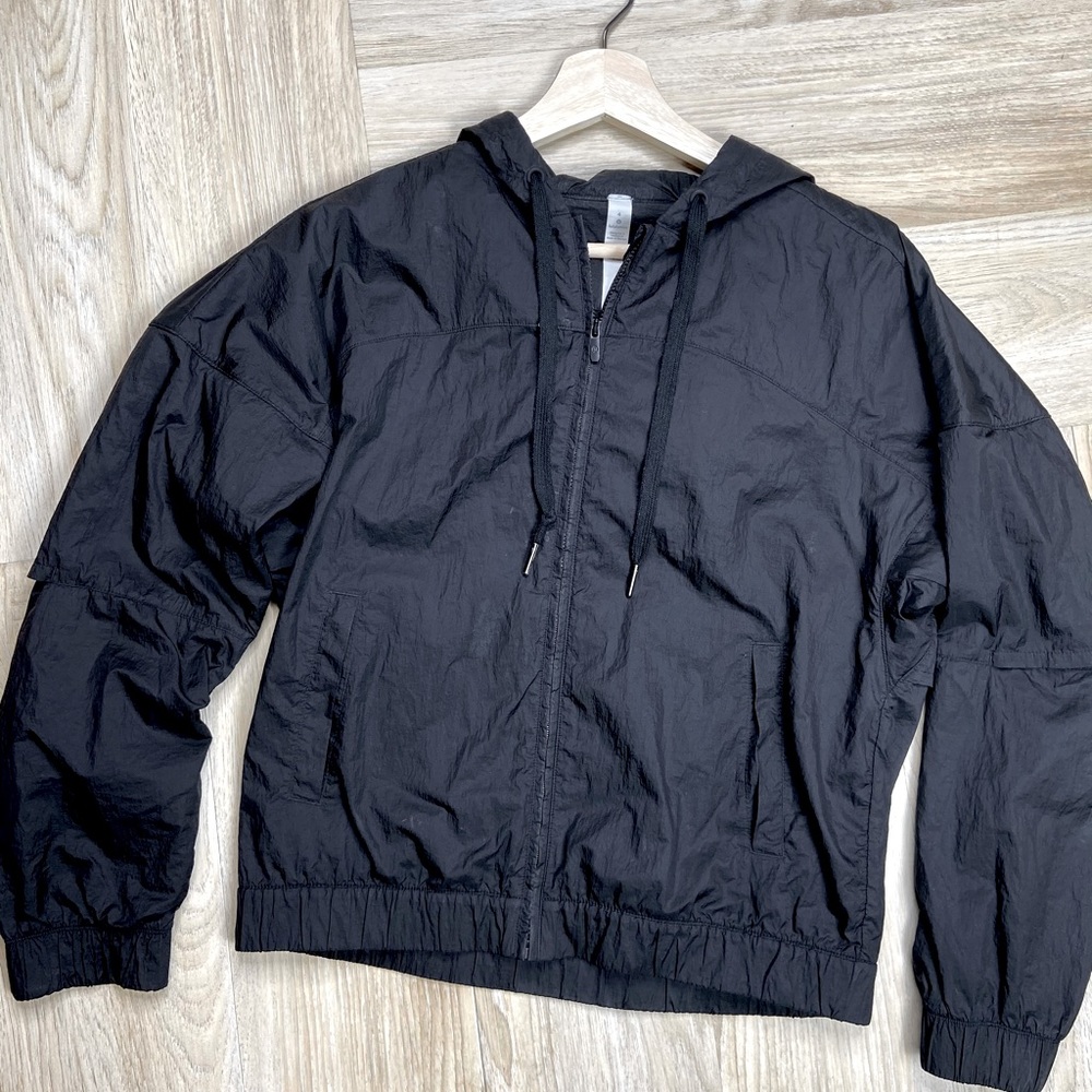 LULULEMON - size 4 - rain jacket/windbreaker